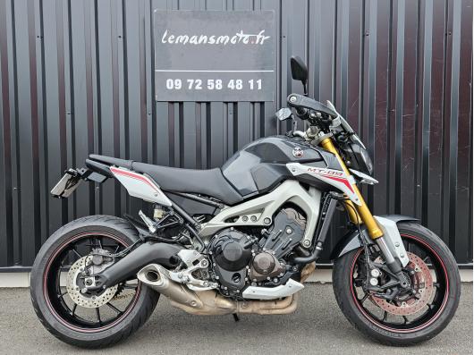 YAMAHA MT-09 STREET R.
