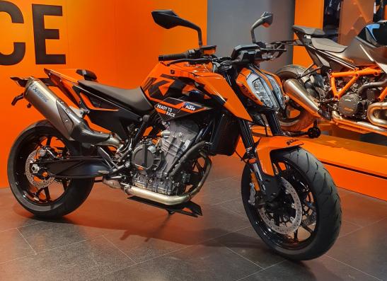 KTM 890 DUKE TECH3